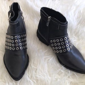 LF urge urge black  buckle boots
